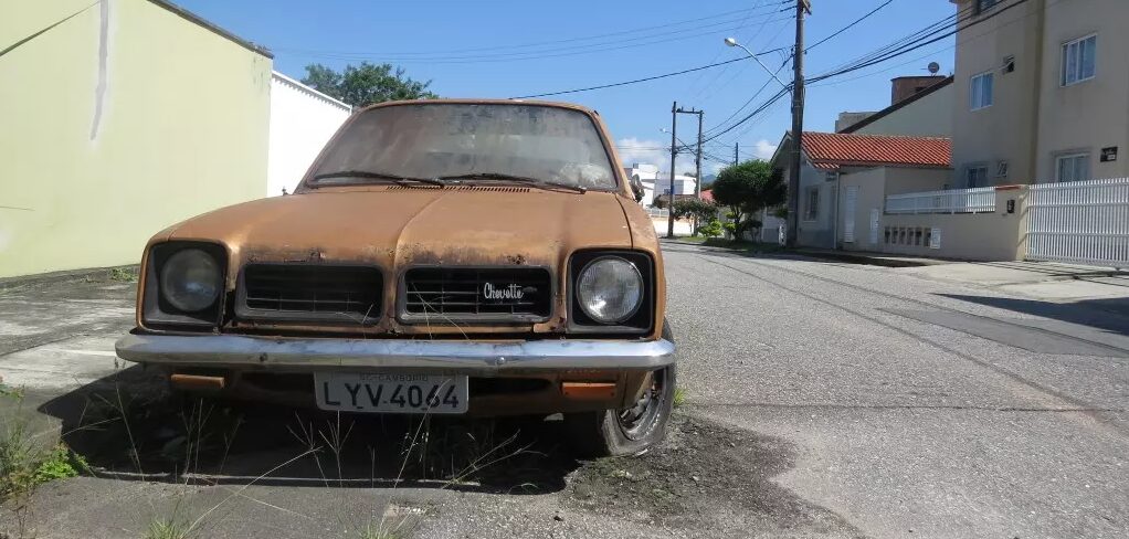 Carros Abandonados - Um Problema Urbano e Suas Consequências